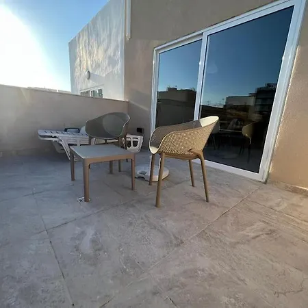 Sweet 1-bedroom Penthouse In The Heart Of It Apartment